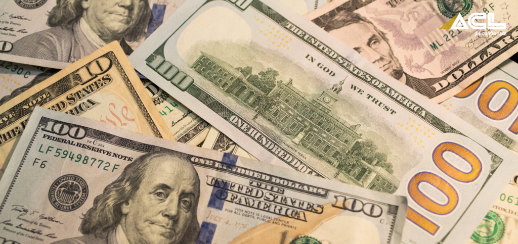 El dólar volvió a romper el piso de los $4.000 luego de casi un mes y el peso repuntó